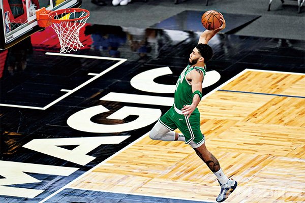 关于Uzi焦点对战，塔图姆与30激战湖人分钟，持续失利胜负难料！的信息