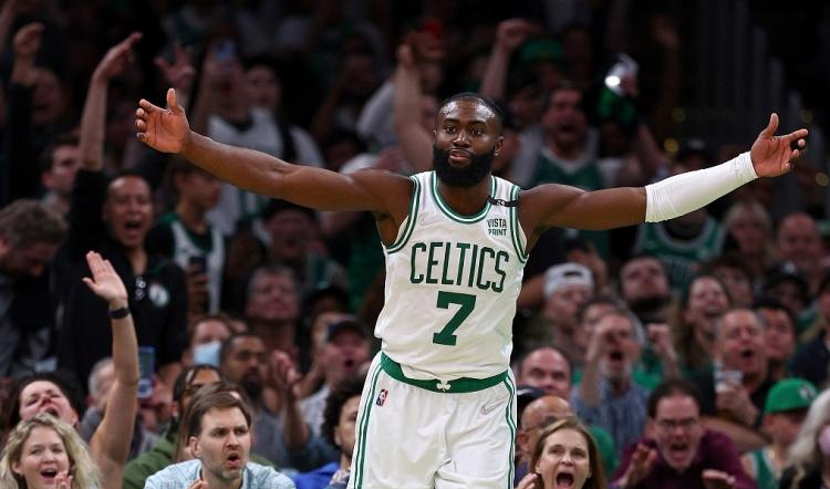 塔图姆新星绝杀表现惊艳，巴塞罗那未来可期！的简单介绍